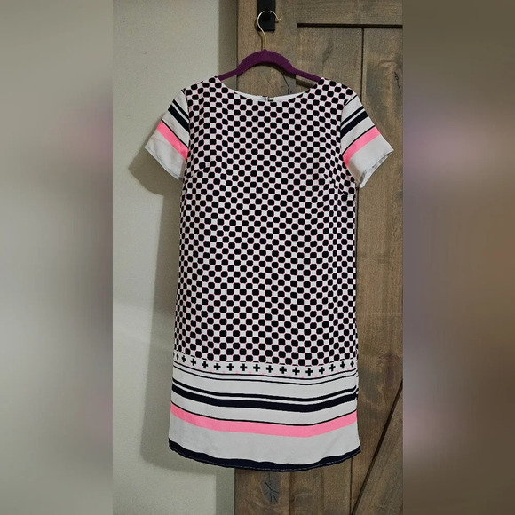 GIBIU Geometric shortsleeve shiftdress. Size small - Picture 10 of 10